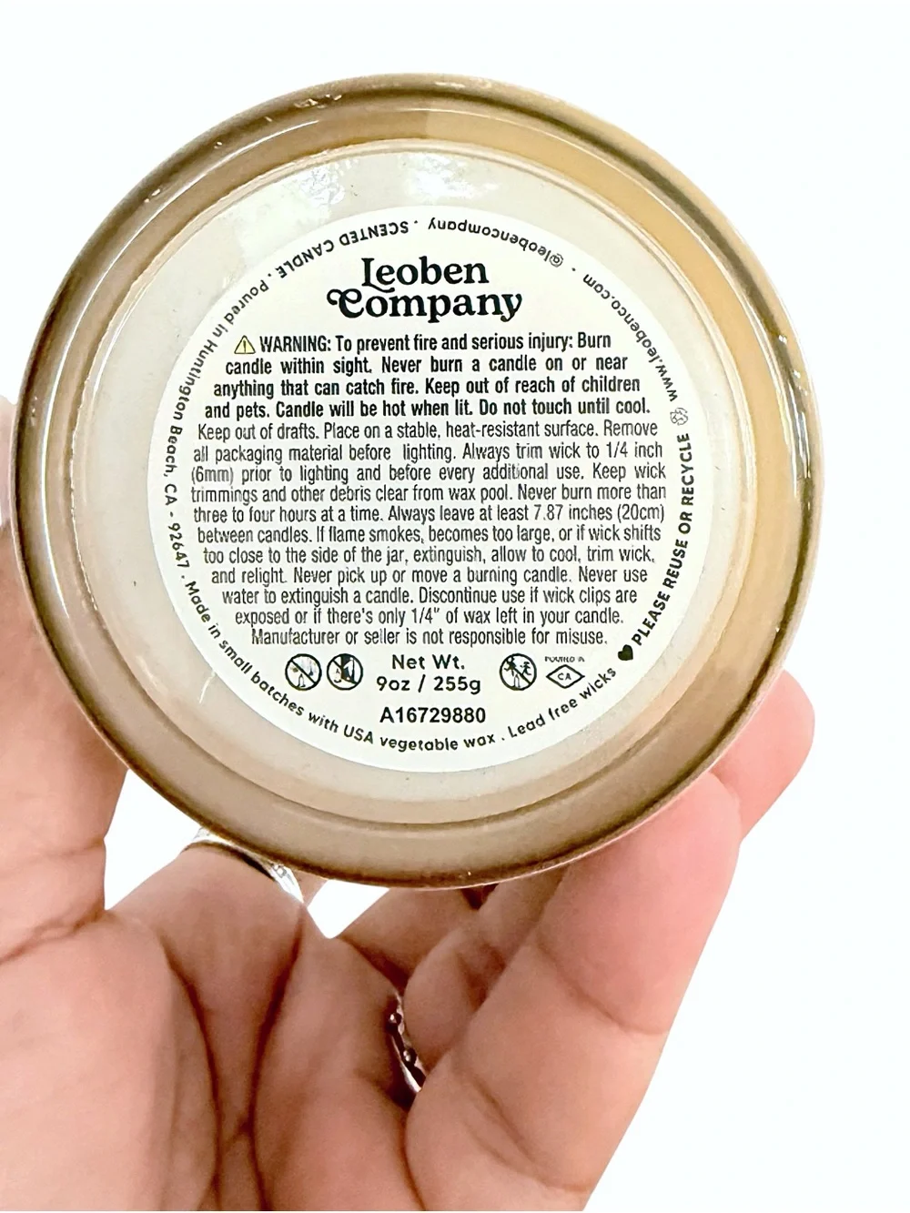 Leoben Company SANDALWOOD + MUSK Scented Candle - Cream